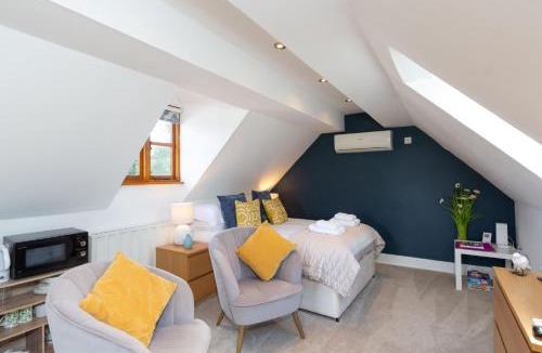Eaton Mascott Apartment | Stunning studio flat with dedicated private garden