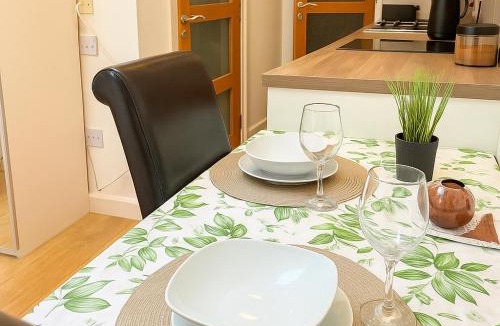 Banstead Apartment | Stunning Studio2, Banstead with free off st parking