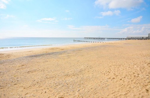 Lowestoft Apartment | Stunning Victorian pub conversion apartment