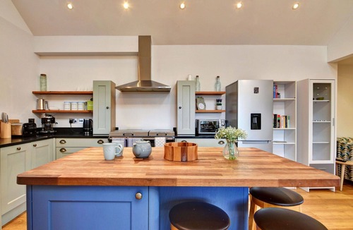 Summerbridge House | Stunning villa for 8 guests with WIFI