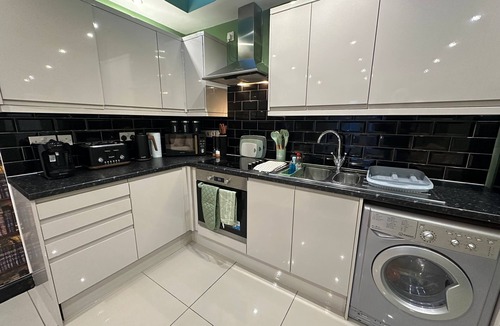 Sutton Coldfield Apartment | Stylish 2 Bed Flat | Parking | Sutton Coldfield