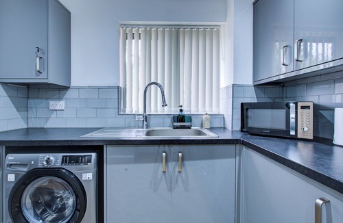 West Thurrock Apartment | Stylish 2 Bedroom Apartment - 5mins to Lakeside Mall | Parking | Smart TV