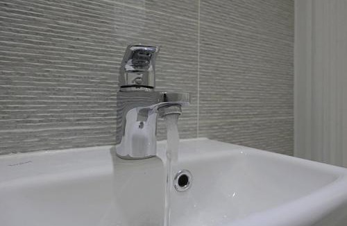 Harrogate Apartment | Stylish 3BR Yorkshire Base for 6 with Parking