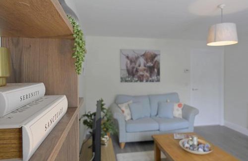 Harrogate Apartment | Stylish 3BR Yorkshire Base for 6 with Parking