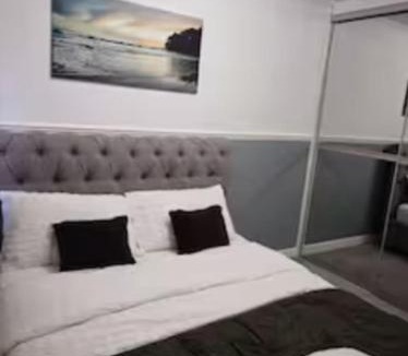 Solihull House | Stylish 5-Bed Solihull Stay Near NEC & Airport