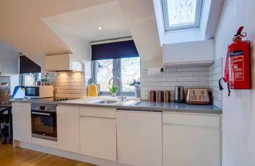 Cambridge Apartment | Stylish and Modern Flat with Free Parking - Pass the Keys