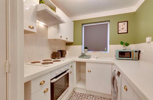 Cherry Hinton Apartment | Stylish and modern studio flat Free parking - Pass the Keys