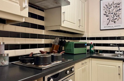 Doncaster Apartment | Stylish & Comfortable 2-Bedroom Flat in Bessacarr, Doncaster