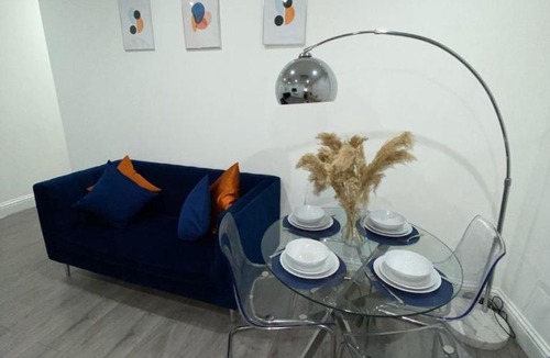 Wallington Apartment | Stylish cosy 2BR Flat in London, free parking