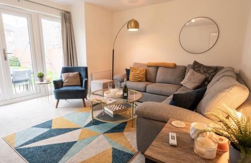 Greasby House | Stylish Detached Upton Home Sleeps 8 Parking