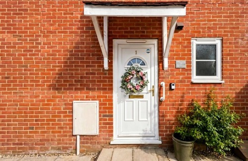 New Forest District Apartment | Stylish flat just moments from the station and the magical New Forest