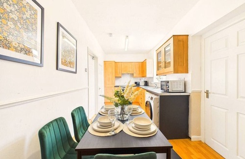 Middlesbrough House | Stylish Middlesbrough Stay | Sleeps 6 | Parking