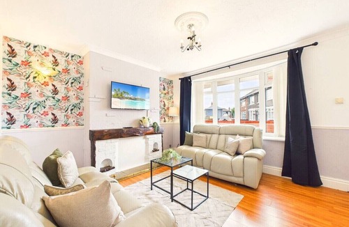 Middlesbrough House | Stylish Middlesbrough Stay | Sleeps 6 | Parking