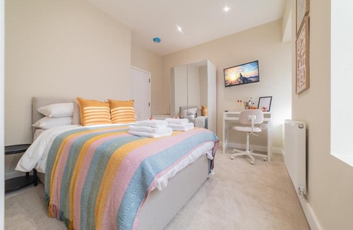 Grangetown Apartment | Stylish Private Studio Room with Ensuite Shared Kitchen & Lounge Near City Centre