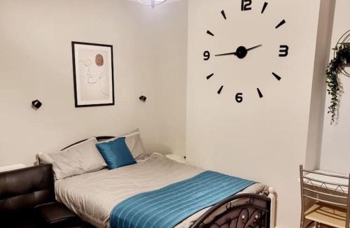 Bensham Manor Apartment | Stylish Self-Contained Apartment with Private Entrance & Self Check-In