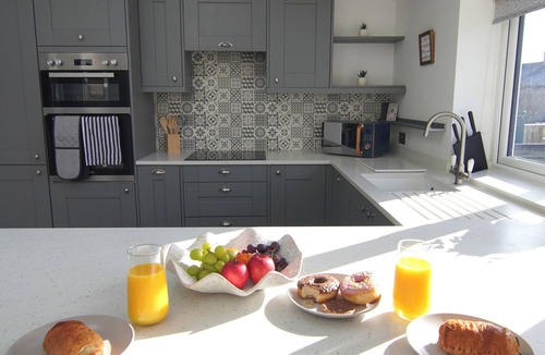 Skipton House | Stylish Skipton Retreat | Private Garden | Parking | Hiking | Yorkshire Dales
