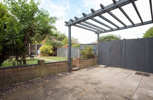 Bletchley House | Stylish & Spacious 3BR Home With Private Driveway
