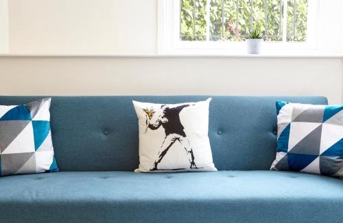Cotham Apartment | Stylish, spacious flat with private parking