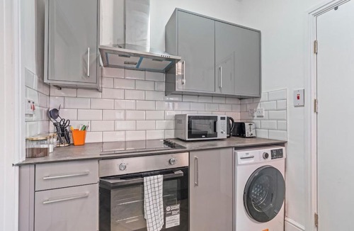 Ilkeston Apartment | Stylish Studio Apartment B with Parking & Self Check-In in Ilkeston
