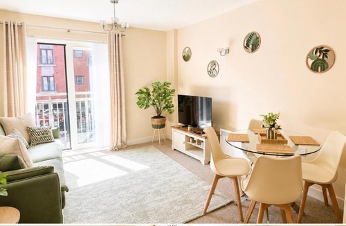Wrexham Apartment | Stylish Wrexham City Centre 1 Bedroom Apartment Sleeps 4