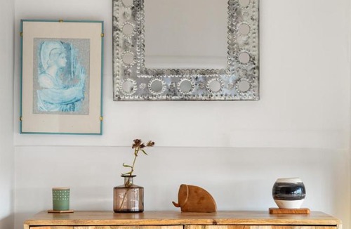 Upper Clapton Apartment | Sun-Splashed Art Deco Loft - Yoga Zone, Hackney