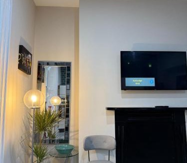 Hillsborough Apartment | Super Luxurious 2 Bedroom Apartment with Free Parking