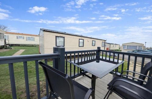 Winestead House | Superb 8 Berth Caravan At Sand Le Mere Holiday Park, Yorkshire Ref 71003I