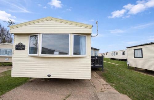 Winestead House | Superb 8 Berth Caravan At Sand Le Mere Holiday Park, Yorkshire Ref 71003I