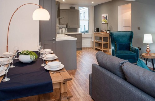 Bath Apartment | Superb location|short walk to Roman Baths|2 beds