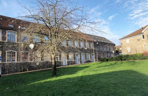 Hanham Apartment | Superb Peaceful 1 bed apartment in St George.