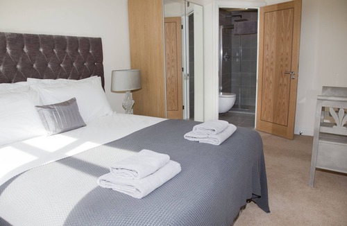 Harrogate House | Superior deluxe 3/4 bedroom house