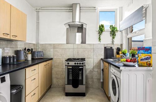 Derby House | Superking Beds, Smart TVs, Gigabit WiFi, Sleeps 6
