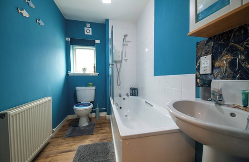 Thurso Apartment | Surfer 2Bed GF Flat Central Thurso, Parking, Full Fibre, Workspace, Pet friendly
