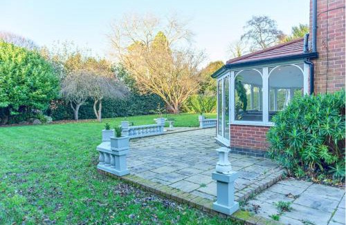 Muxton House | Sutherland House Modern & Elegant Home - Pass the Keys