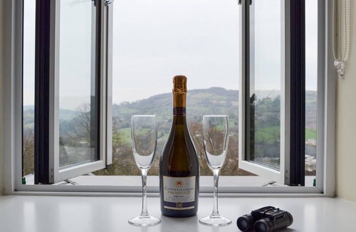Matlock Apartment | 'Swallow View' A large luxury Apart. with stunning views over Matlock
