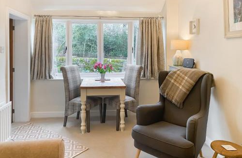 Middle Mayfield House | Swallows - Uk41742