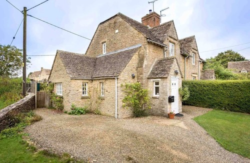 Southrop Cottage | Swan View