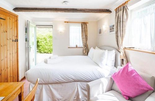 Rackheath House | Swift Host - Studio - Barn Cottage - Garden - Parking