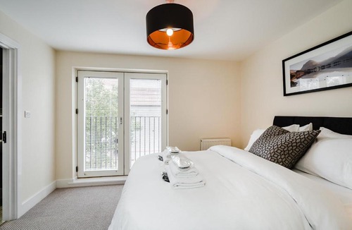 Cambridge Apartment | Tailored Stays - Science Park Apartments