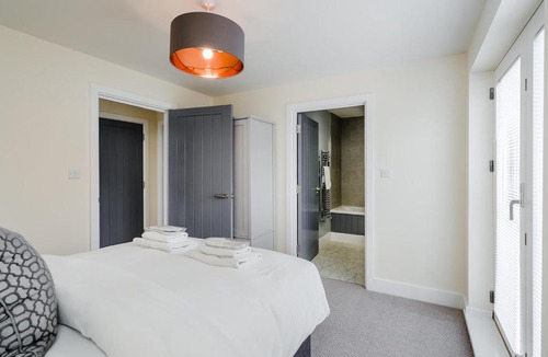 Cambridge Apartment | Tailored Stays - Science Park Apartments