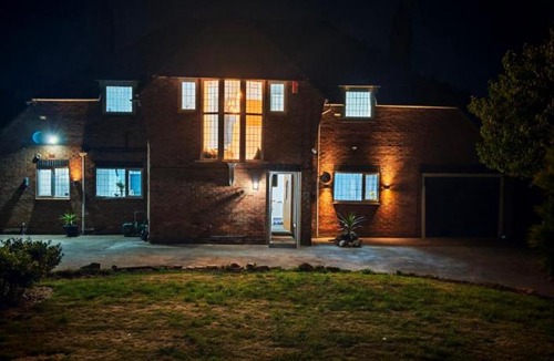 Burton on Trent House | Tangle Tree Lodge - Luxury, Parking, Spacious