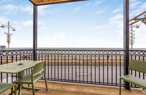 Bognor Regis Apartment | Tasteful, Seafront Family Flat - Pass the Keys
