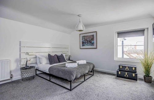 Bognor Regis Apartment | Tasteful, Seafront Family Flat - Pass the Keys