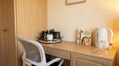 Weston on Trent House | Tharsh Peaceful Escape Double Room with Shared Bathroom