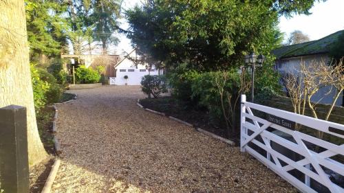 Ibsley Bed & Breakfast | Thatched Eaves