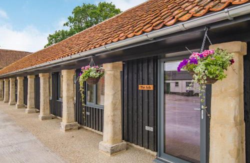 Trowbridge House | The Ash - Arnolds Hill