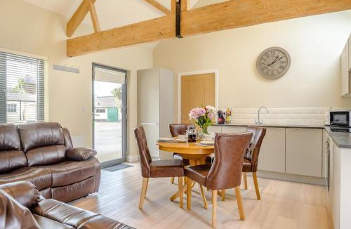 Trowbridge House | The Ash - Arnolds Hill