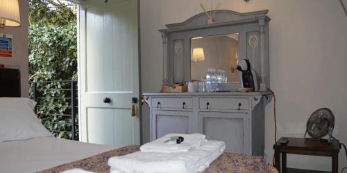 Collingbourne Kingston Hostel | The Barleycorn Inn