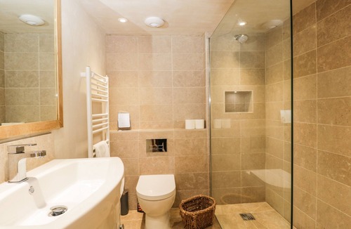Nettleton Cottage | THE BARN, romantic, character holiday cottage in Colerne