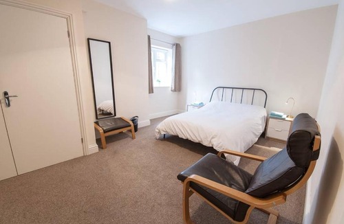 Bristol City Centre Apartment | The Broadmead Forest - Spacious City Centre 3BDR Apartment